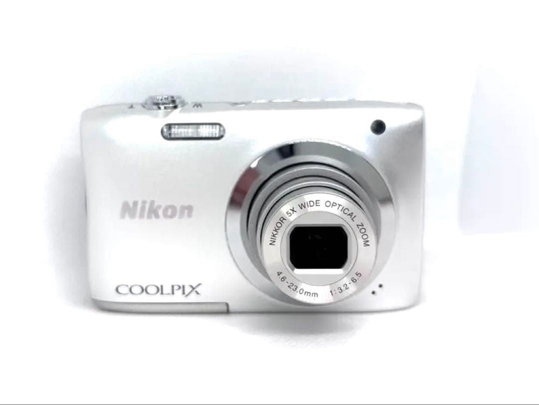 Nikon ニコン COOLPIX クールピクス　A100 シルバー デジカメ