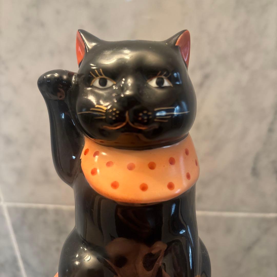 新品80年代ヴィンテージ妖艶な瞳と金彩のまつ毛、おヒゲが美しいモダンな招き猫民藝