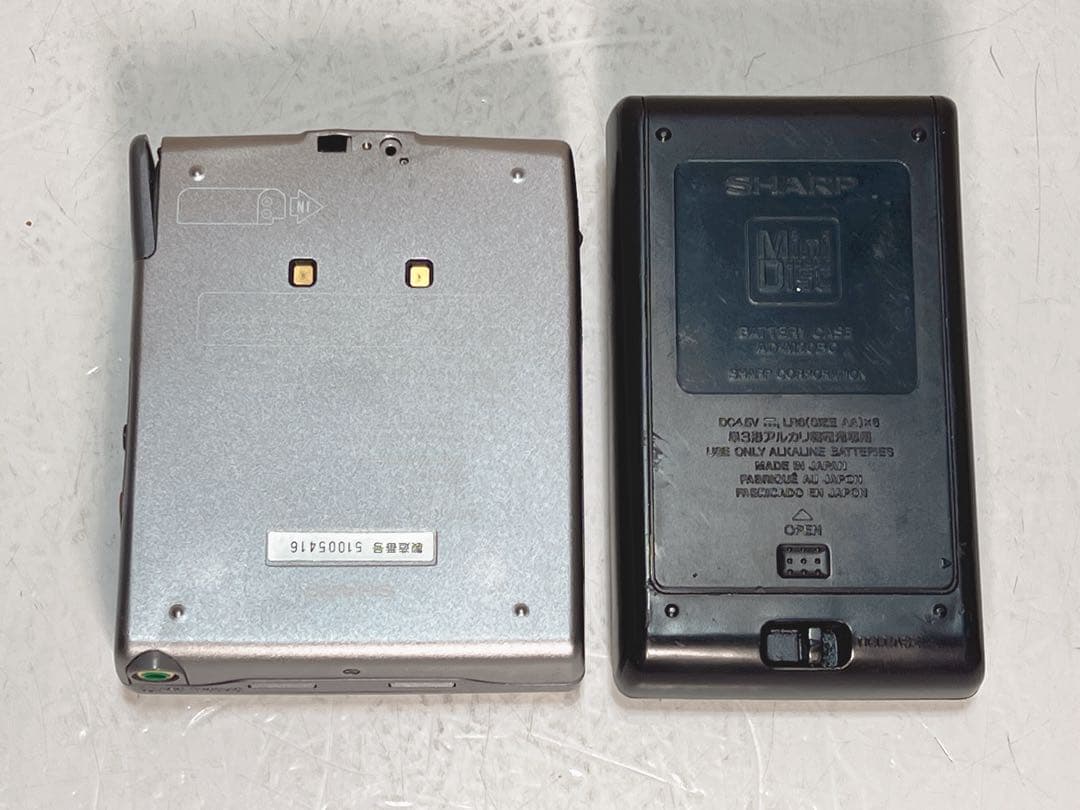 シャープ MD-M25-S ポータブル（MD）レコーダー。