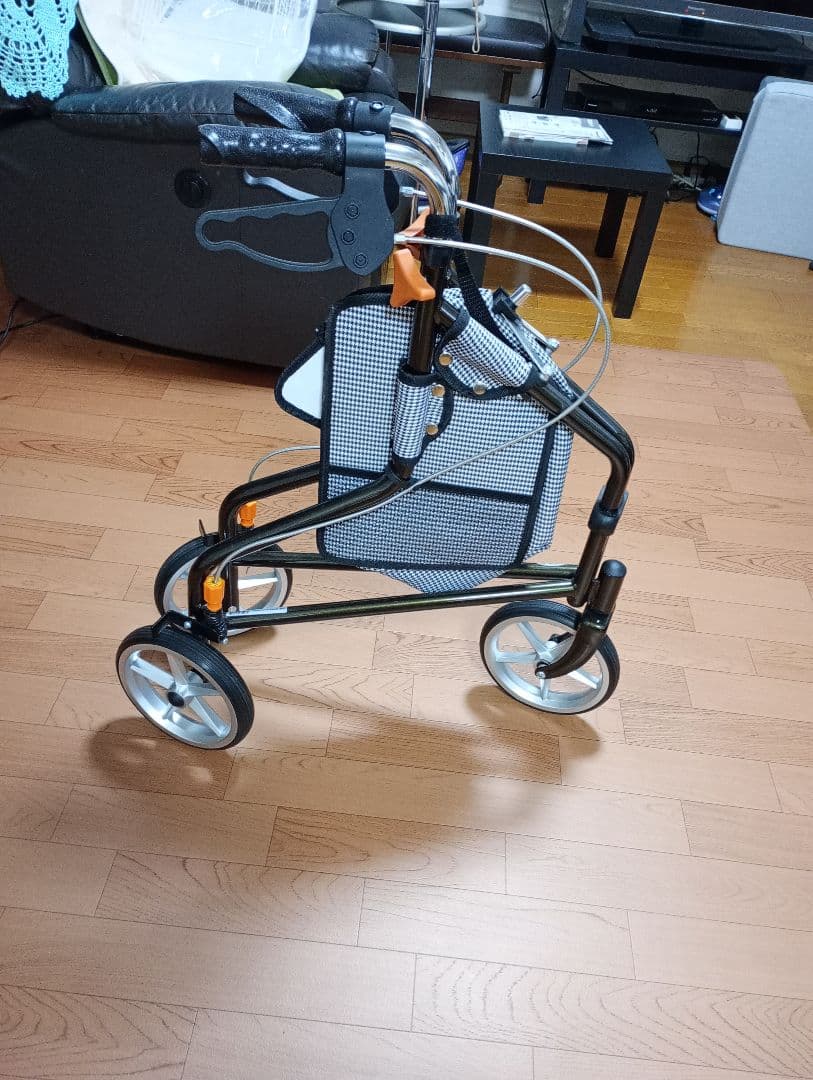 折りたたみ３輪シルバーカー