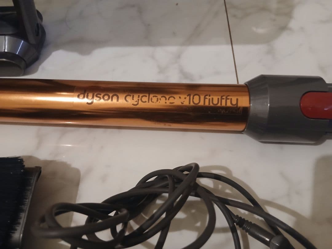 Dyson V10 Fluffy SV12 フェルト新品交換済 ローリーチ付