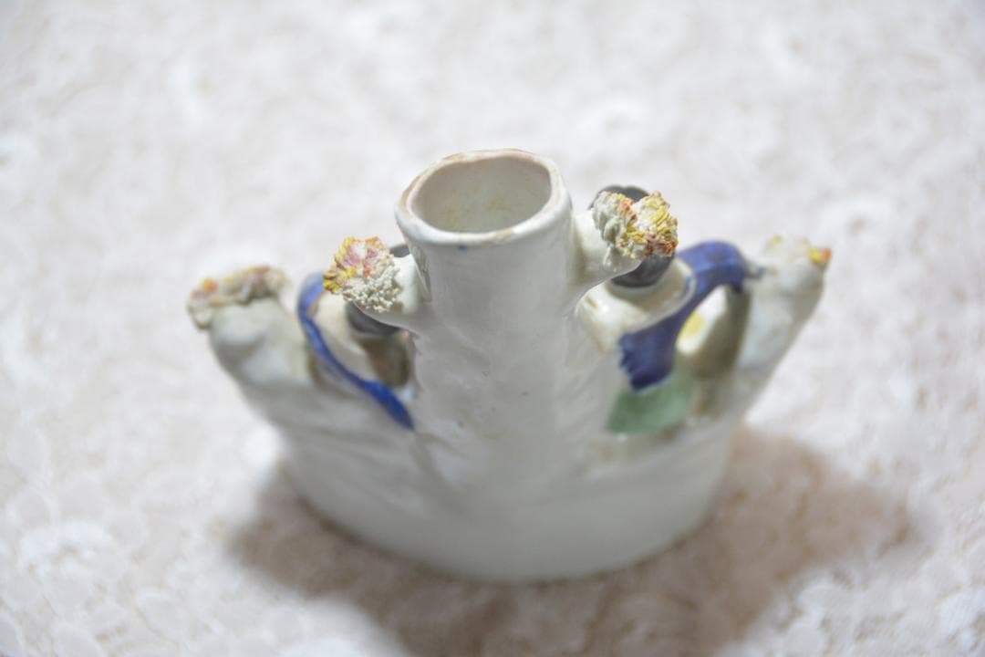 イギリス　スタッフォードシャーフィギュアの陶器花瓶