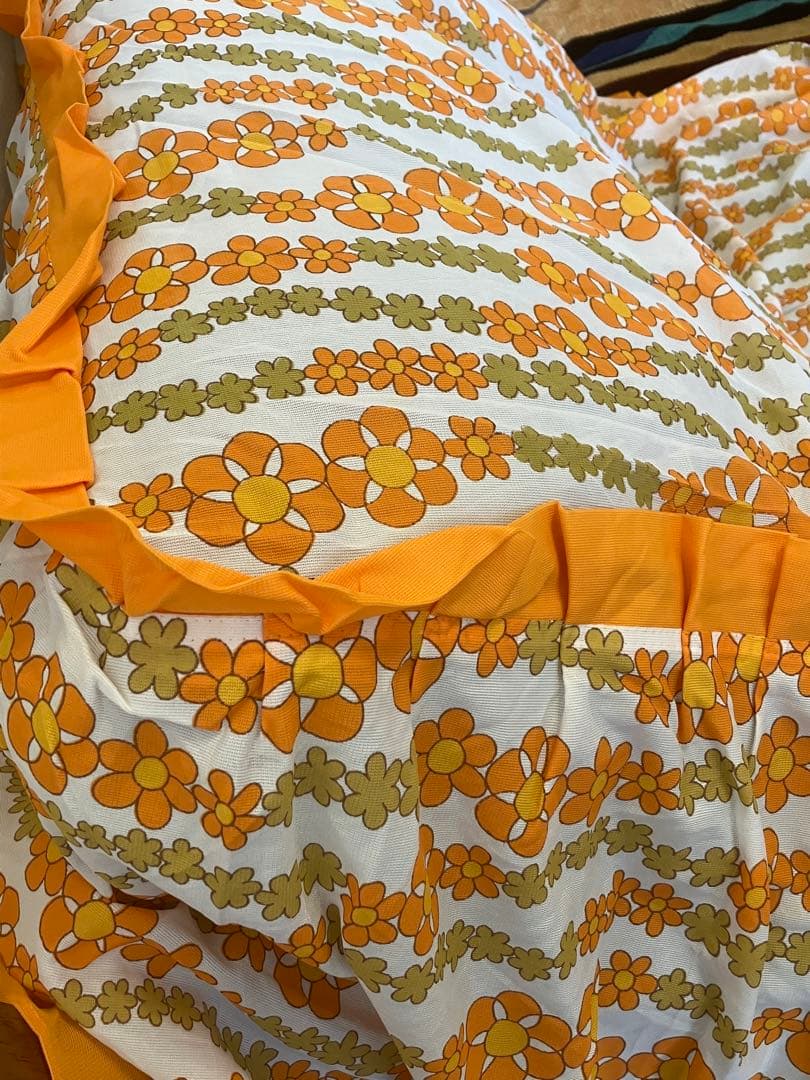 昭和レトロ　ポップ　花柄　ベッドカバー　サイケ　珍品　フリル　スカート付　生地布