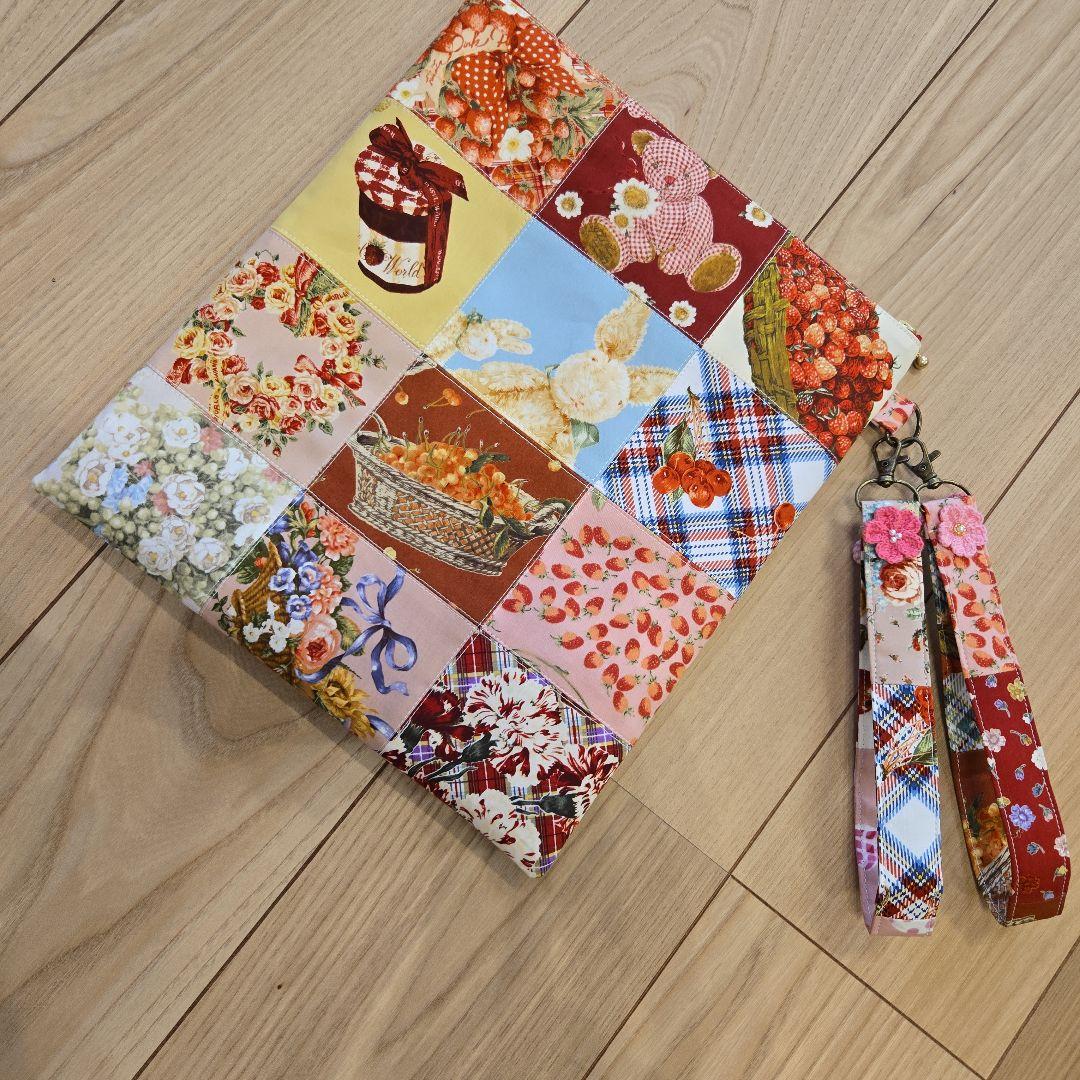 ♡専用♡ハンドメイドパッチワーククラッチバッグ(*´▽｀*)