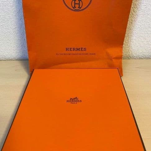 エルメス (HERMÈS) カレ・タオル 《ステアーズ》