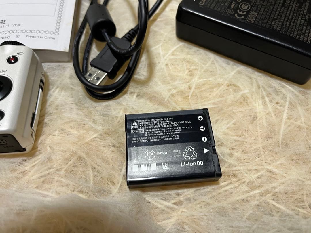 美品‼︎CASIO EXILIM カシオ コンパクトデジタルカメラEX-ZR100