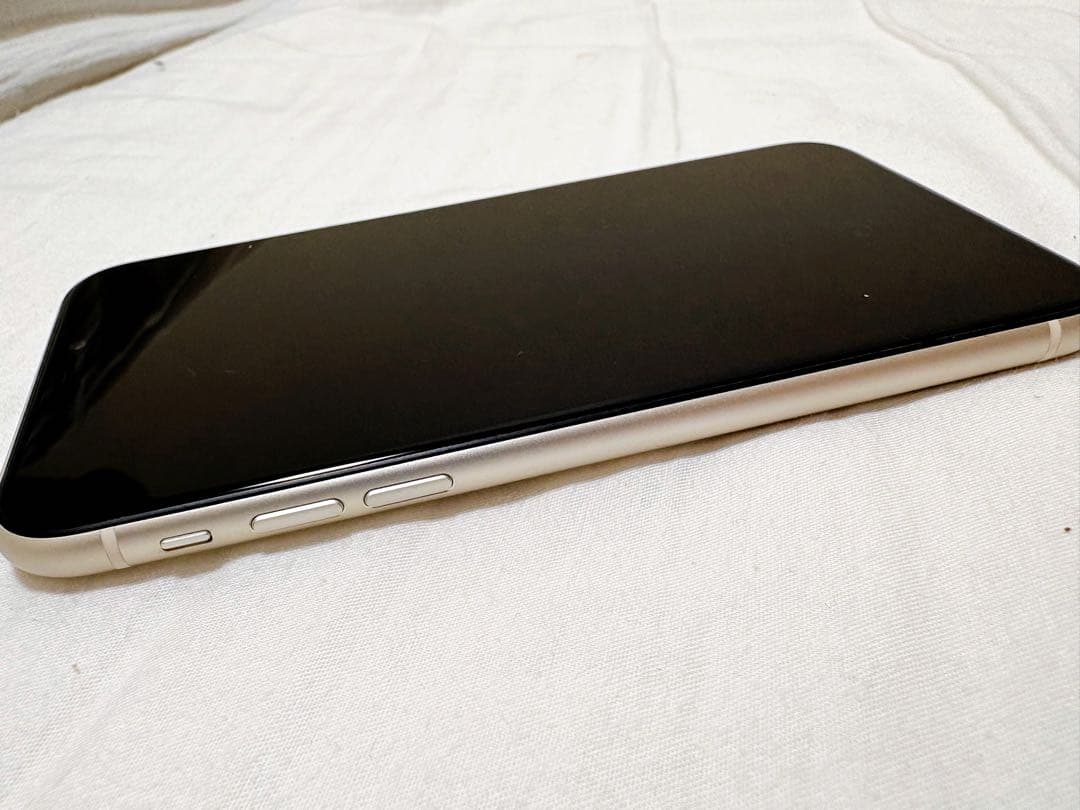 【本体】iPhone 11白256GB 充電ケーブル付き