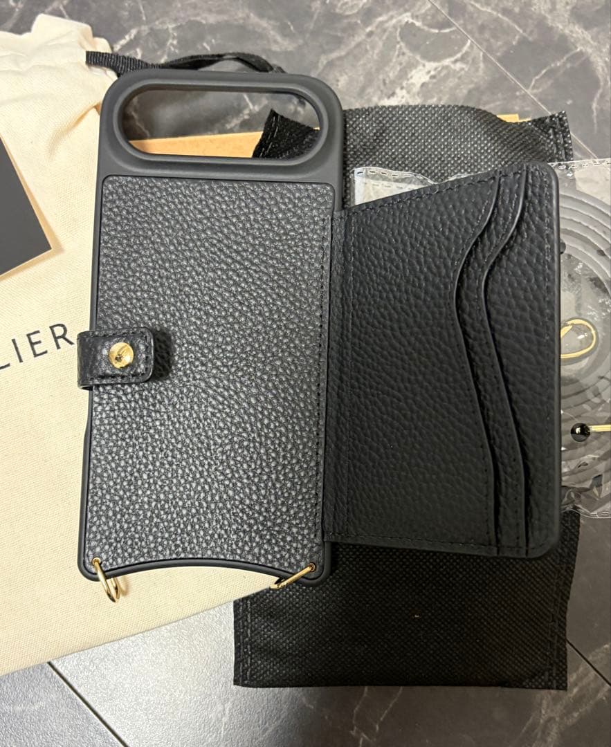 【BANDOIER】iphoneair スマホショルダー　黒×ゴールド