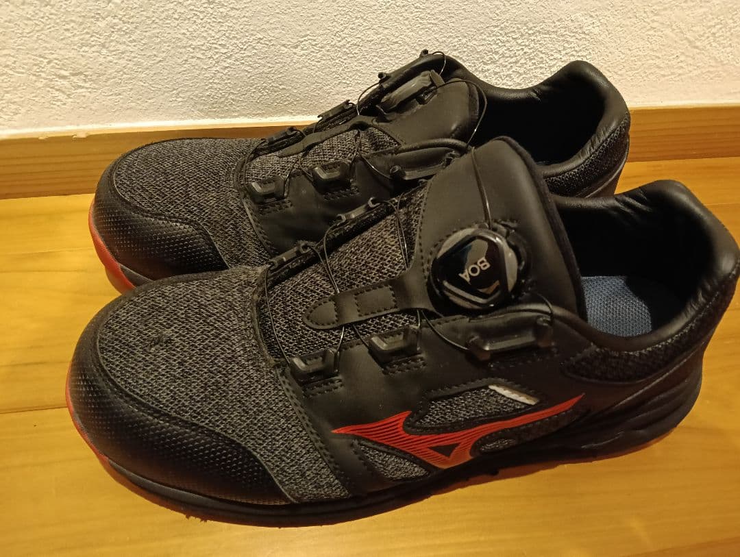 Mizuno BOAシステム安全靴 ブラック/レッド