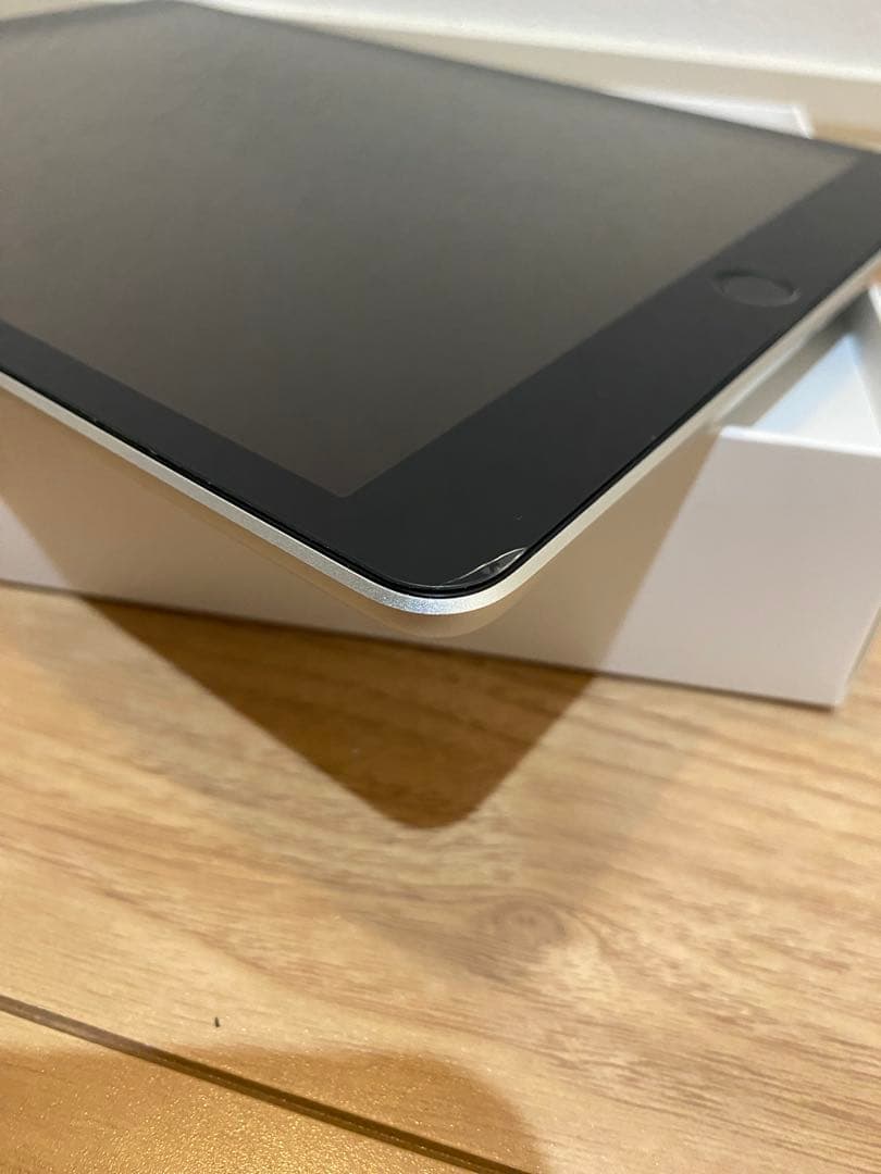 iPad 第9世代 シルバー 本体64GB Wi-Fi セルラーモデル