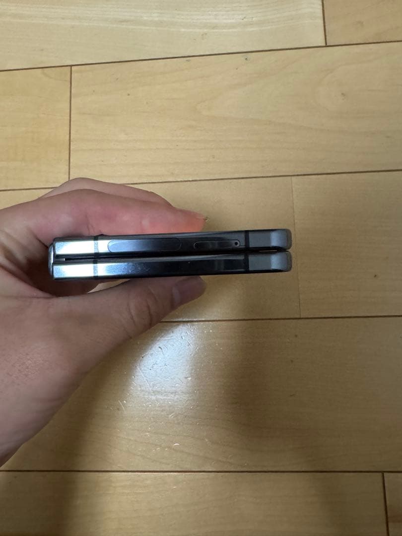 Galaxy z flip5 docomo版　SIMフリー
