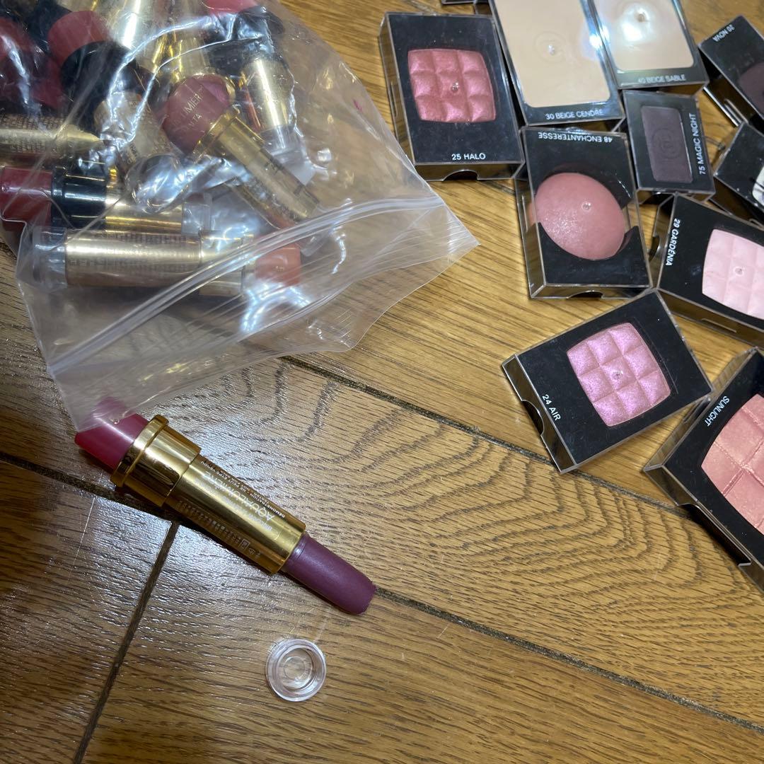 コスメ トライアルセット多数CHANEL成分は日本販売と同じです 鏡も有ります