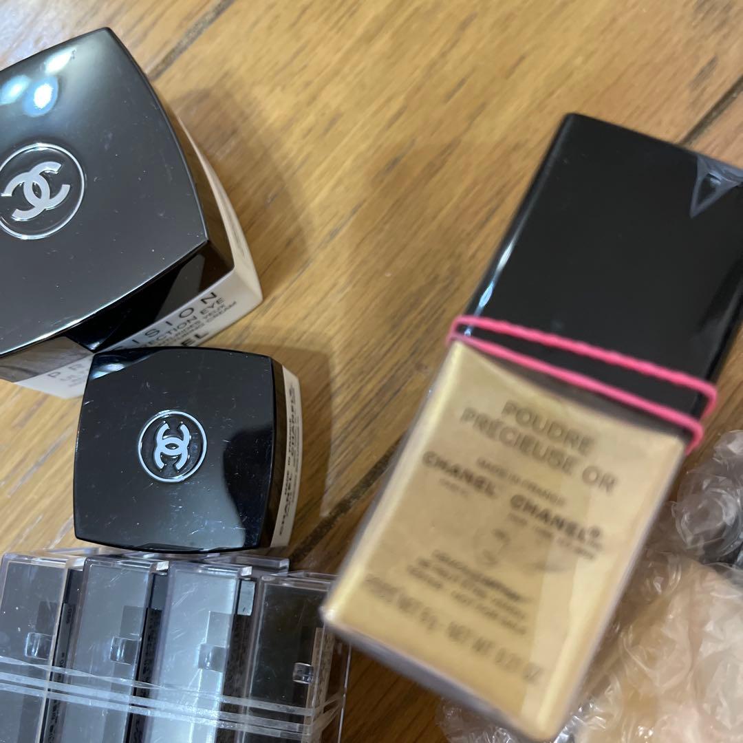 コスメ トライアルセット多数CHANEL成分は日本販売と同じです 鏡も有ります