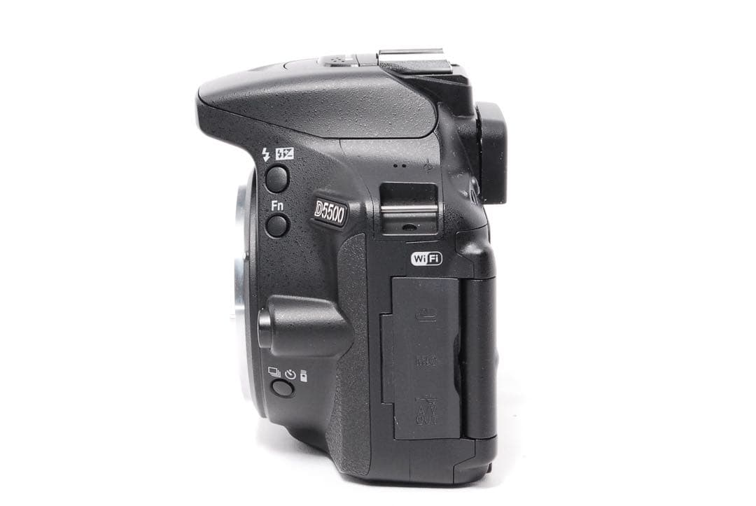 バッグ付き◆Nikon D5500◆ショット数僅か◆WiFi転送◆一眼レフカメラ