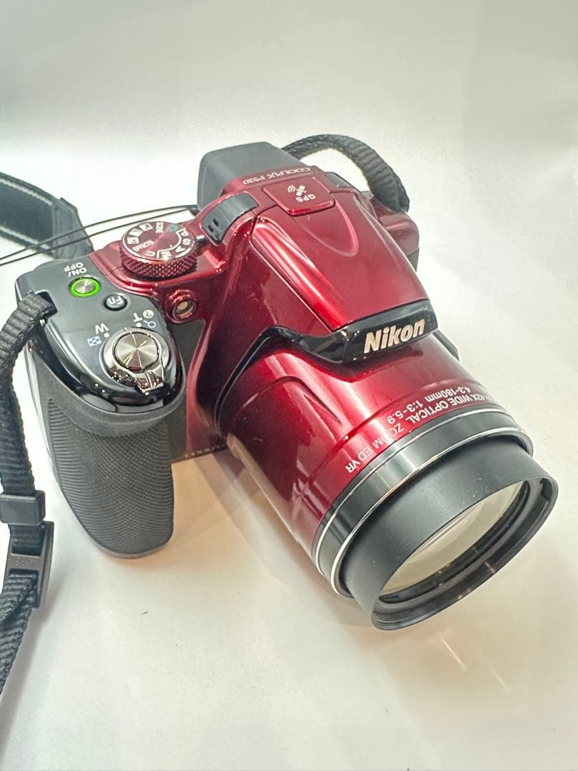 Nikon Coolpix P520 赤色