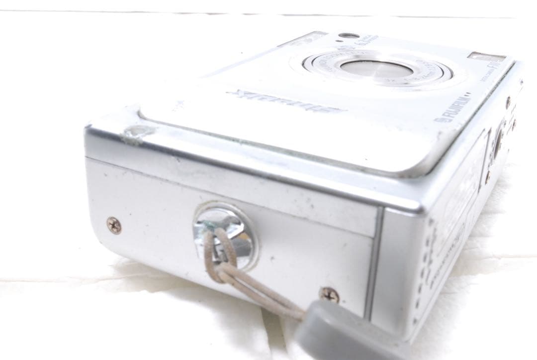 【希少/名機】FUJIFILM FinePix F10 シルバー【動作確認済】