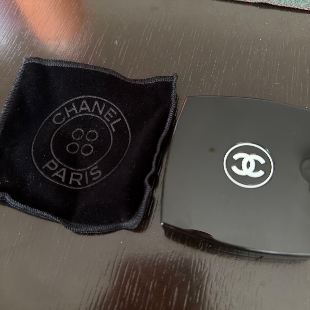 レ キャトル オンブル ブトン　Chanel シャネル　ブトンステレール