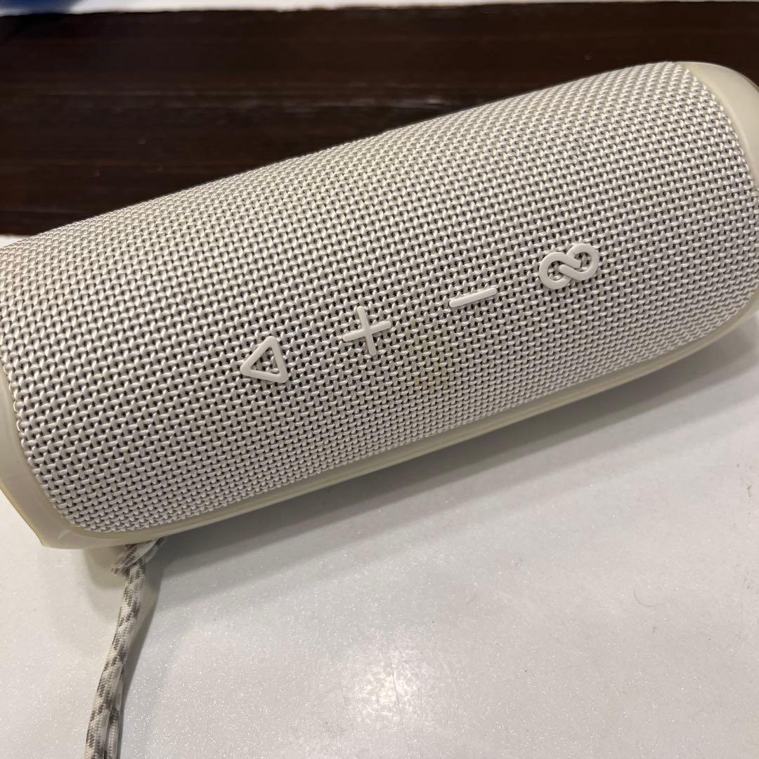 JBL flip5 ホワイト　純正ケーブル付属