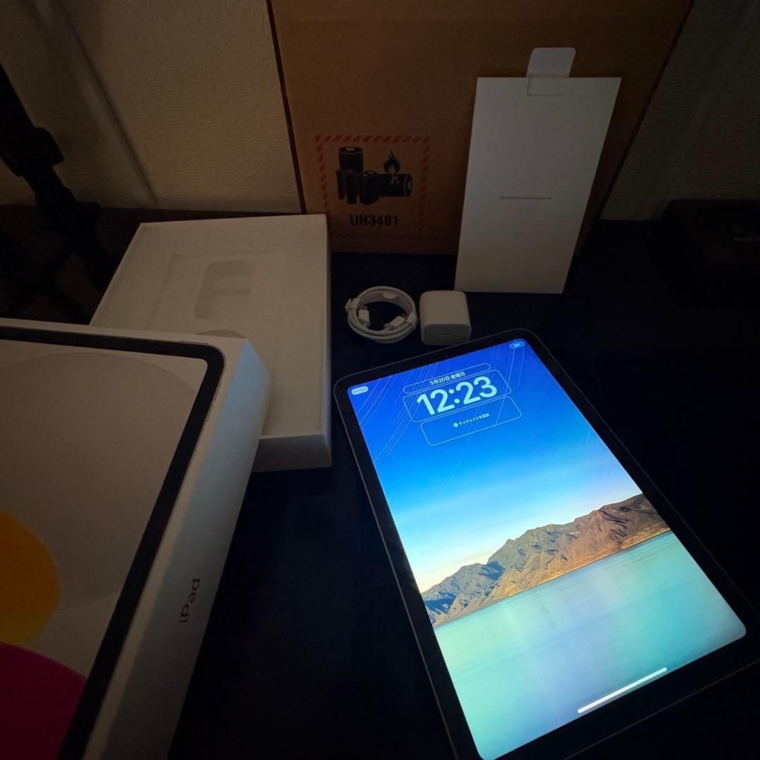 iPad 第11世代 A16 128GB シルバー 美品 新品充電器付き