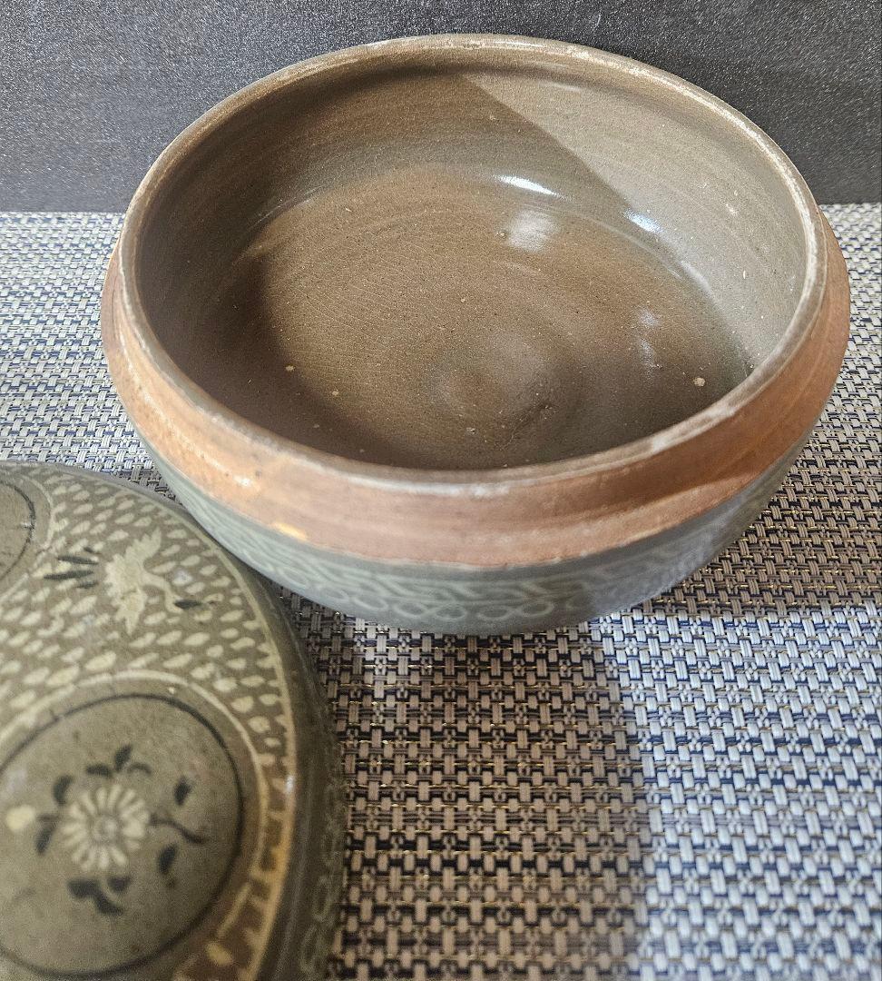 半島古美術　半島古陶磁　高麗青磁象嵌　丸紋に花　鶴図　蓋物　合子　径16.4cm