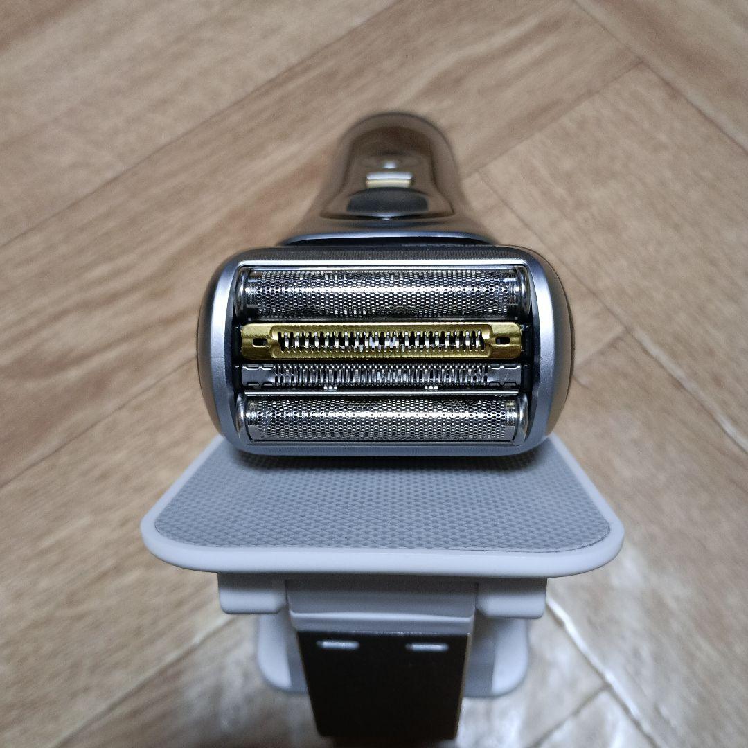 BRAUN メンズシェーバー シリーズ9 Pro 9477CC 4枚刃 充電式