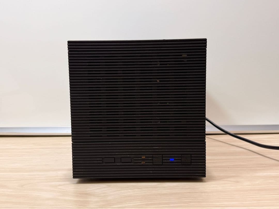 NUUO NT-4040Titan ブラック ハードドライブ2台付き