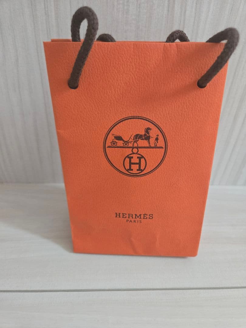 新品未使用箱、袋あり エルメス ティンティッドリップバーム 27