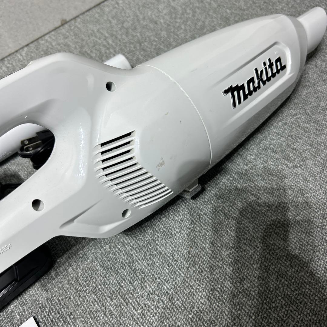 マキタ 充電式クリーナー CL108FD 中古品