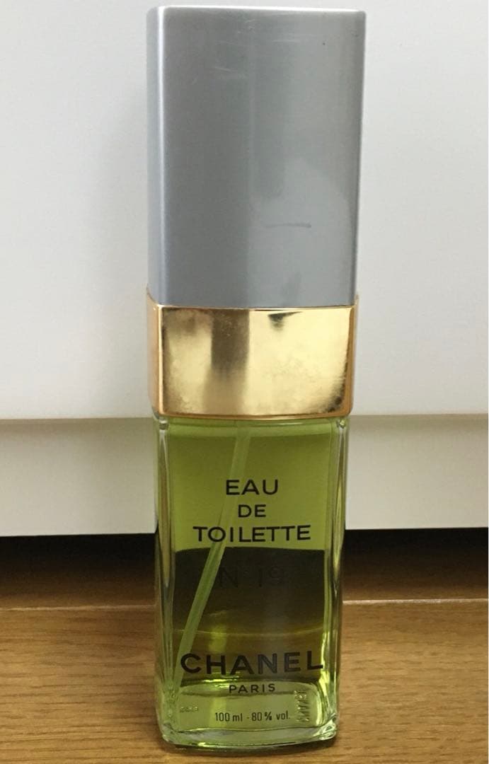 CHANEL シャネル No19 EAU DE TOILETTE 100ml