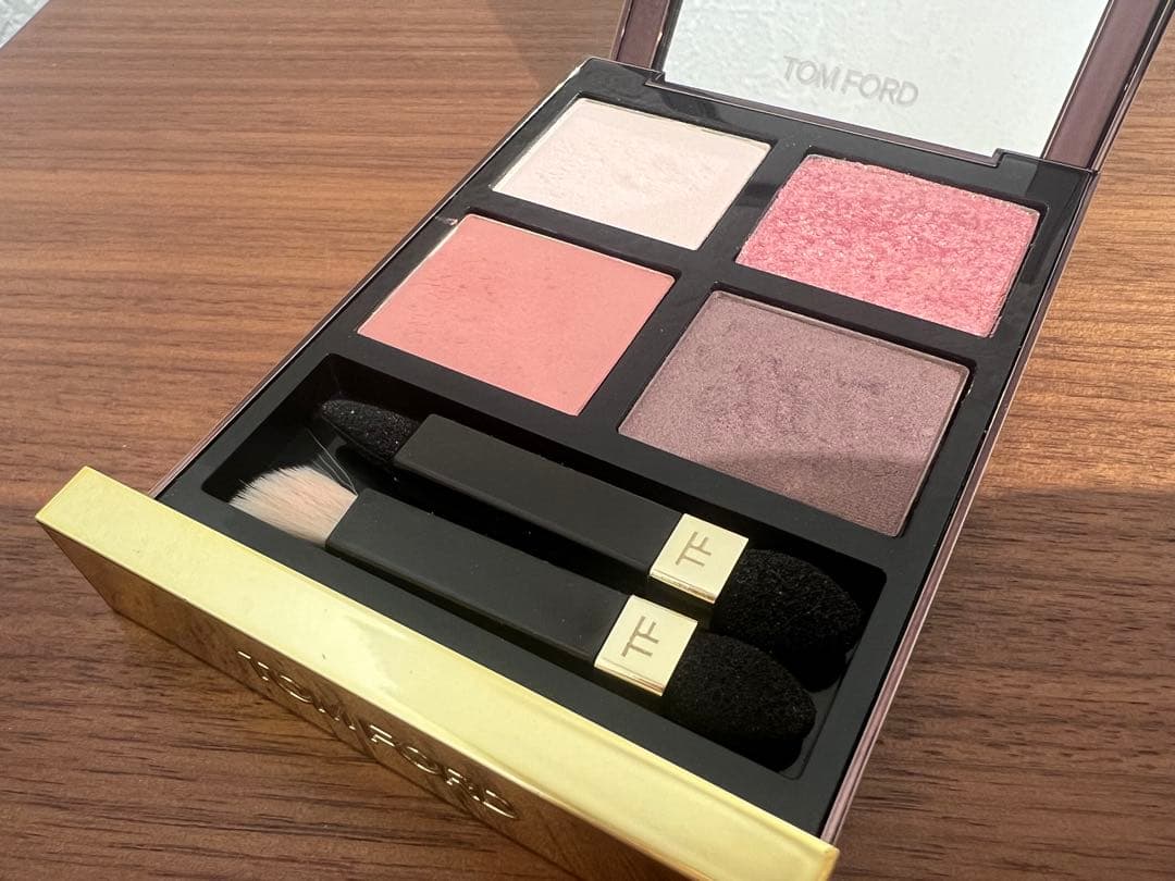 TOM FORD アイシャドウパレット　インソレントローズ