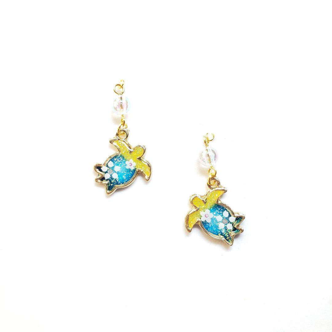 No.1486-C　亀(ホヌ)☆ハンドメイド☆レジン☆ピアス・イヤリング