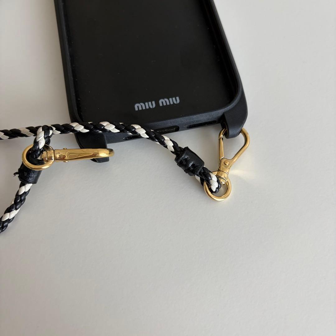 MIU MIU ブラック ソフトケース ストラップ付き　iphone14 pro