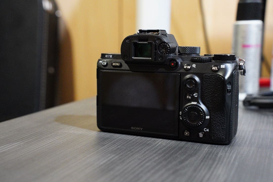 【週末値下げ！】SONY α7III ミラーレス一眼カメラ