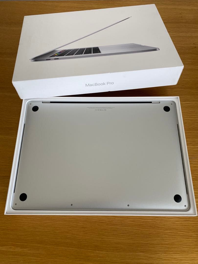 15インチMacBook Pro 2018 本体　高性能i7 箱付き　動作良好