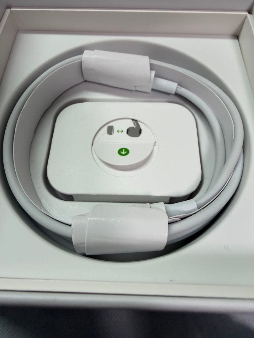 ろ*ん様 AirPods Pro第二世代 本体 ホワイト