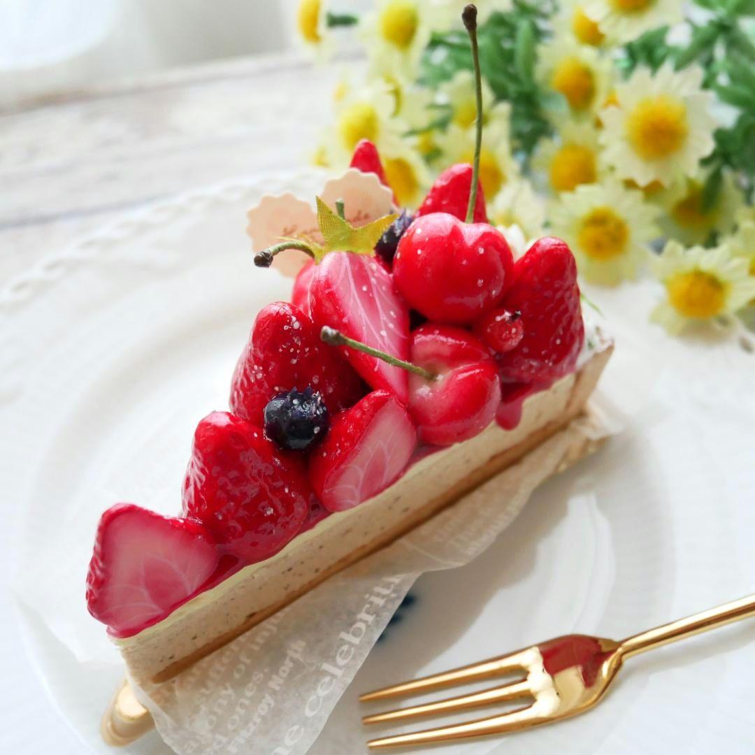 フェイクスイーツ◆贅沢♡苺とさくらんぼのホールカット型タルト◆リアルサイズケーキ