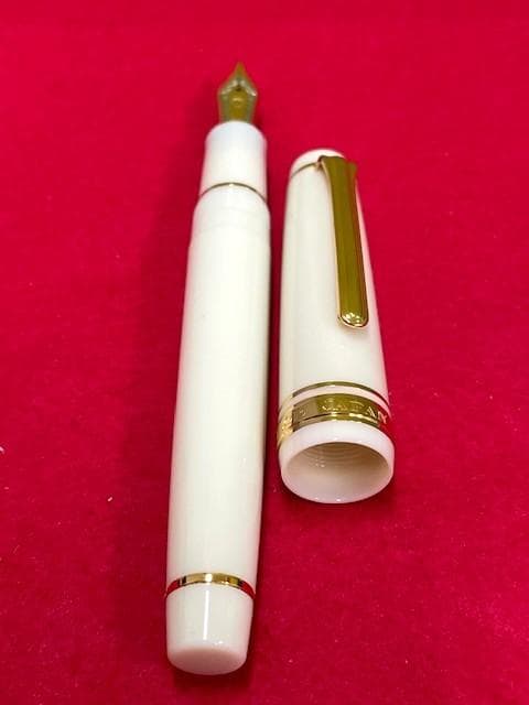 未使用品 セーラー万年筆 プロフェッショナルギア アイボリー 21k 即送