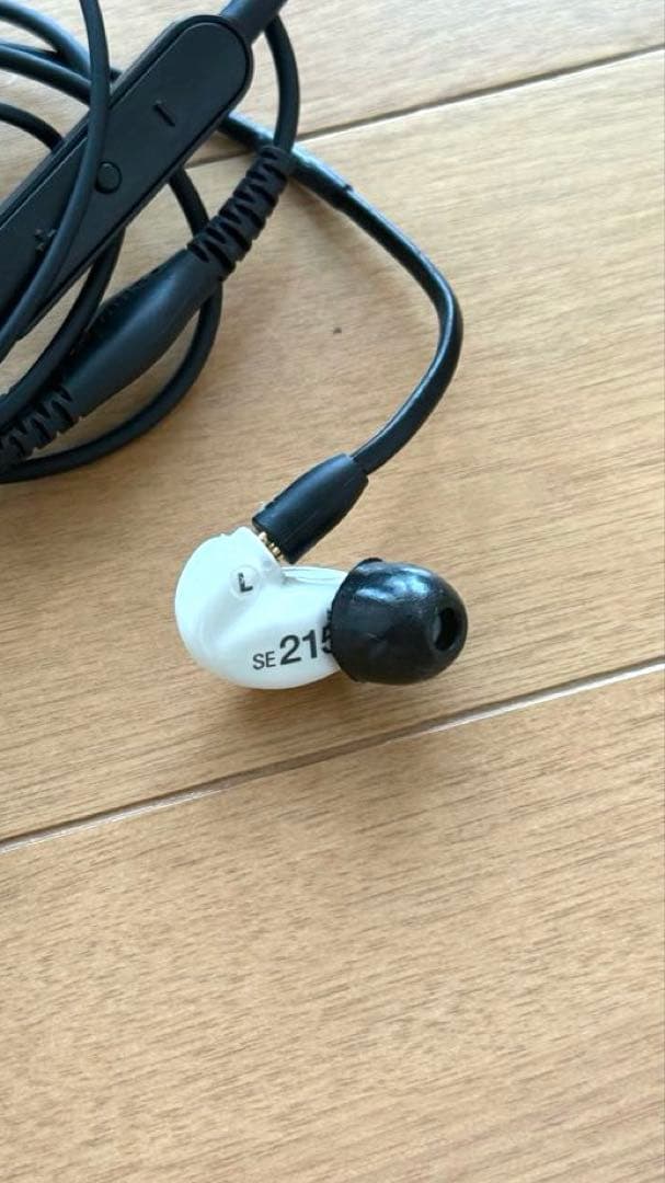 【美品】SHURE SE215 有線イヤホン マイク付 白 イヤーチップ付
