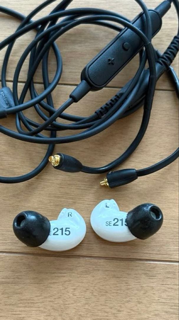 【美品】SHURE SE215 有線イヤホン マイク付 白 イヤーチップ付