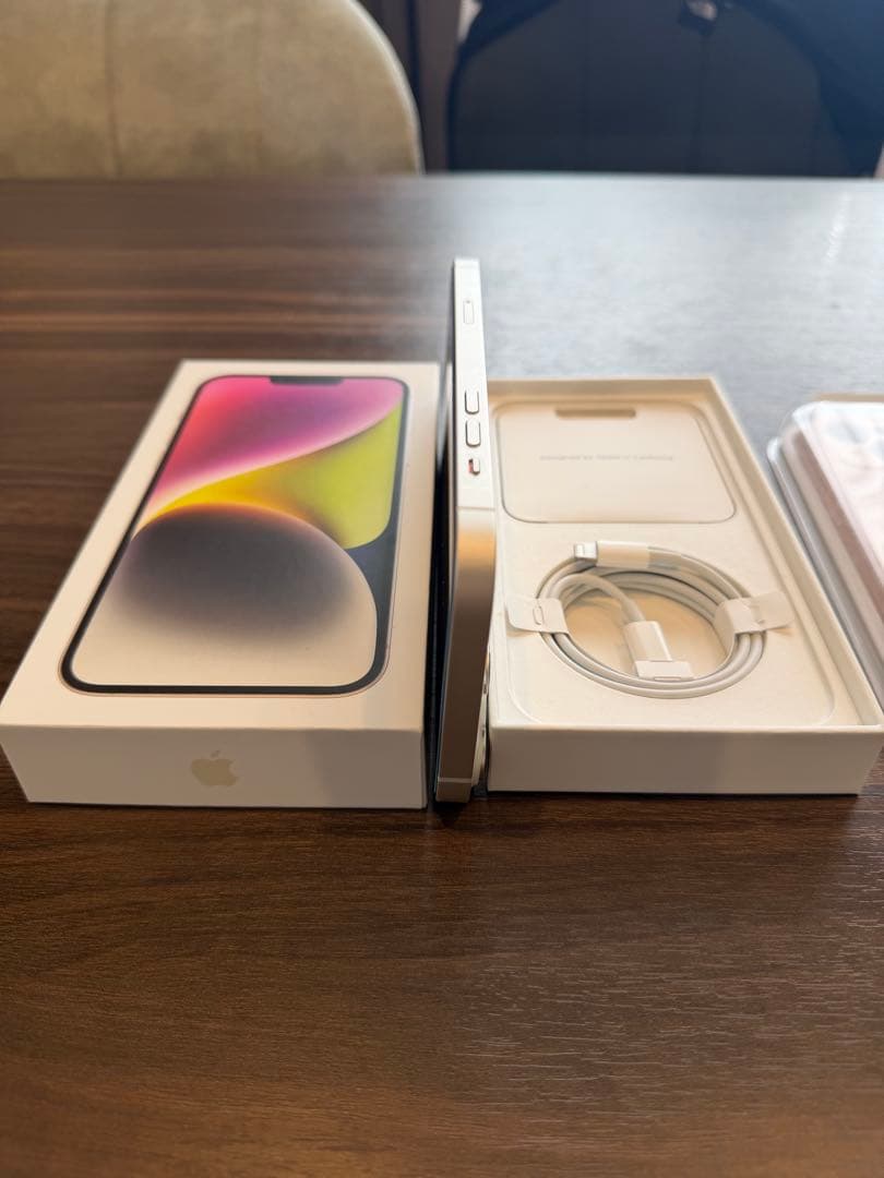 Apple iPhone 14 スターライト　ケース付き