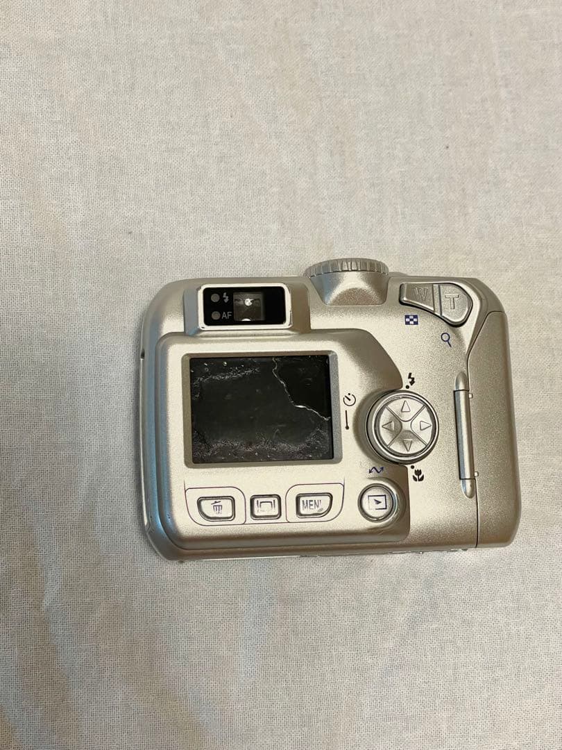 Nikon Coolpix 2100 シルバー 本体とメモリ付き