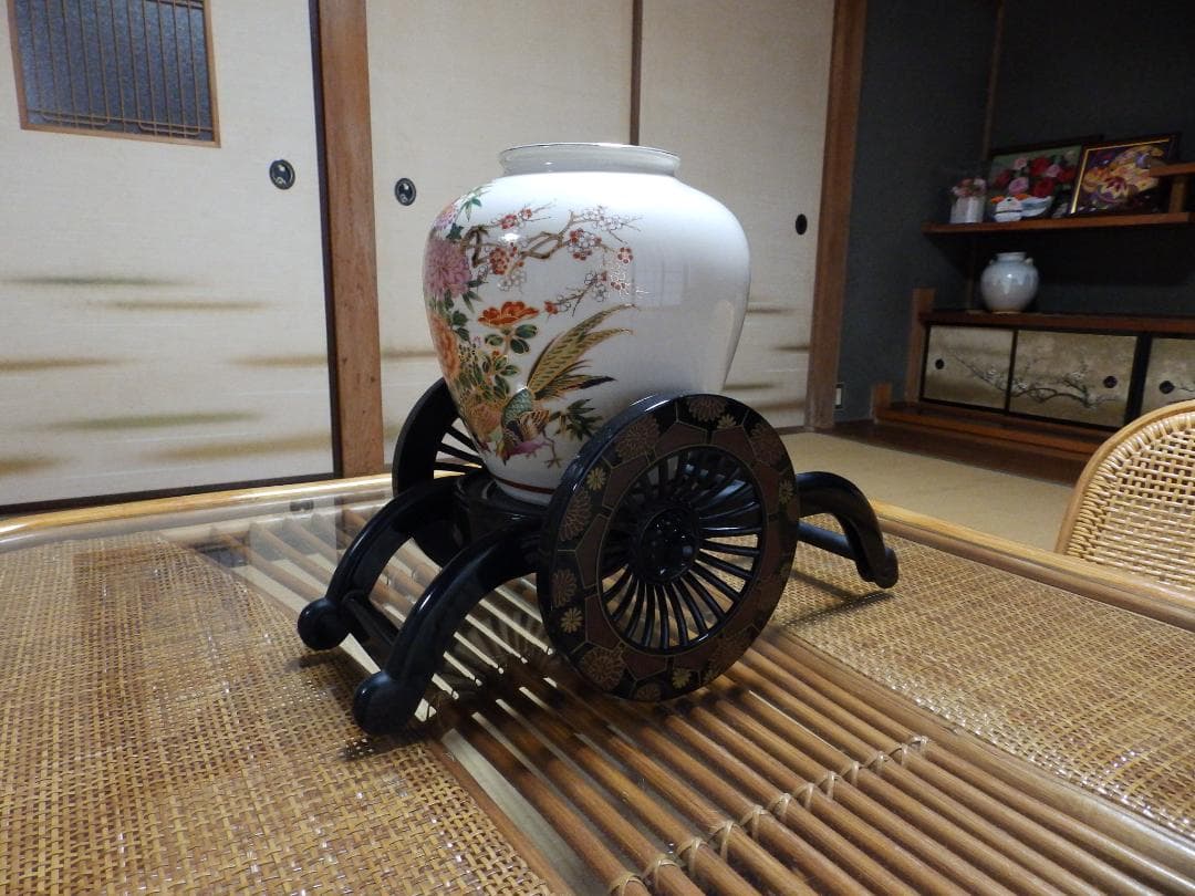 九谷焼の花柄壺 車輪付き台座 昭和アンティーク