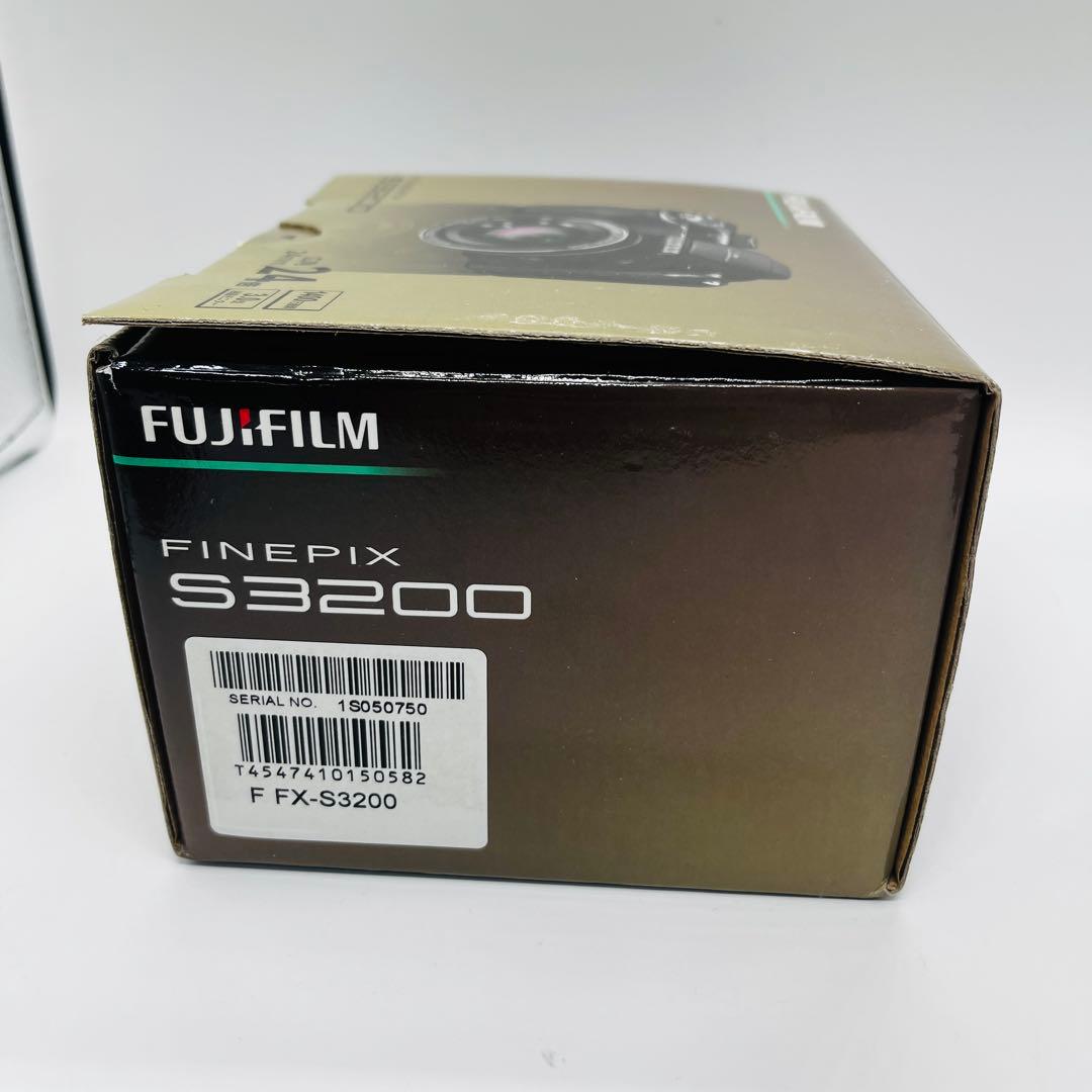 展示未使用品　FUJIFILM デジタルカメラ FinePix S3200