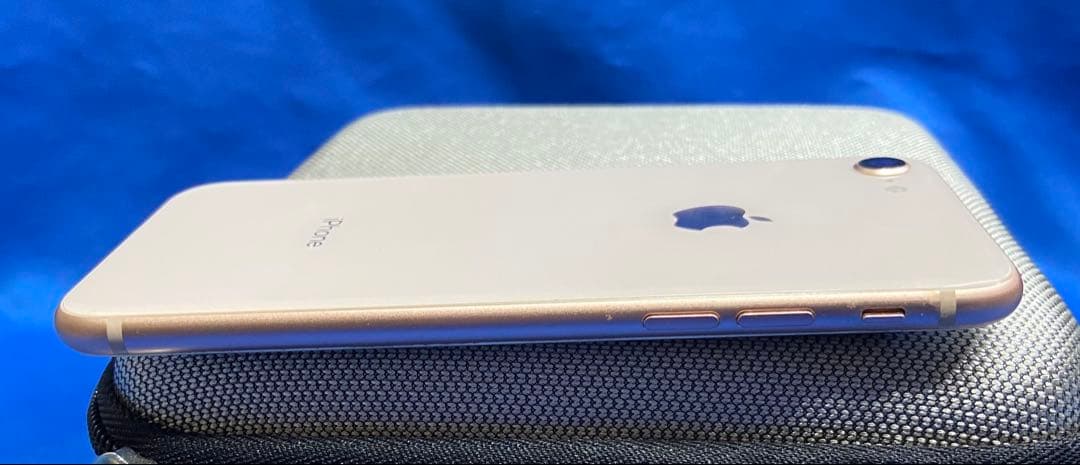 iPhone 8 Gold 64GB SIMフリー