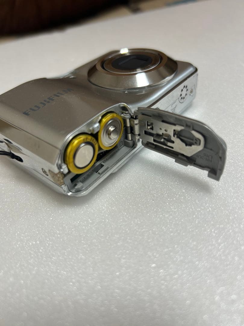 FUJIFILM デジタルカメラ 16メガピクセル 単三電池式 動作品