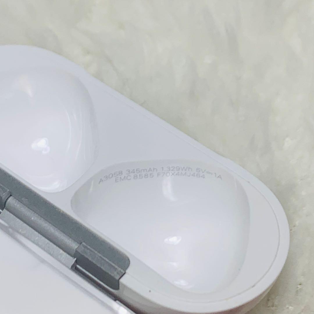 美品 AirPods 第4世代 ANCなし 充電ケース　2