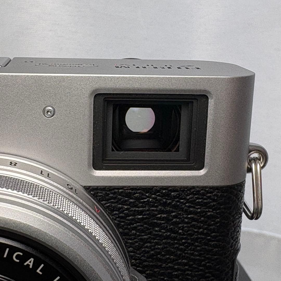 美品 X100VI シルバー おまけ多数 シャッター1252回