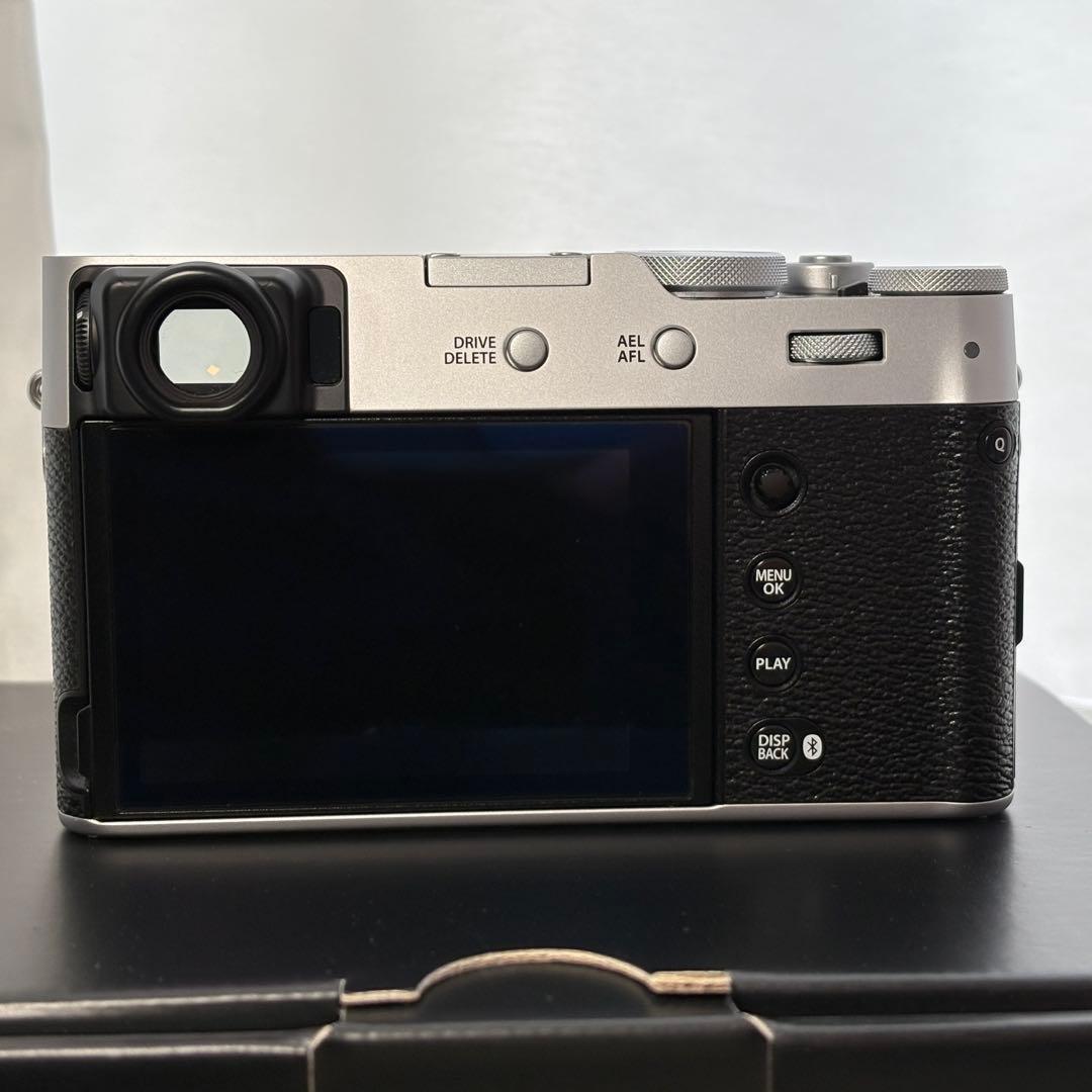 美品 X100VI シルバー おまけ多数 シャッター1252回