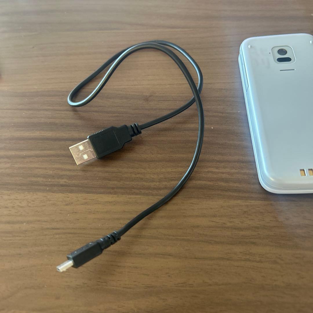 らくらくホンdocomo F-01Mホワイト折りたたみ式