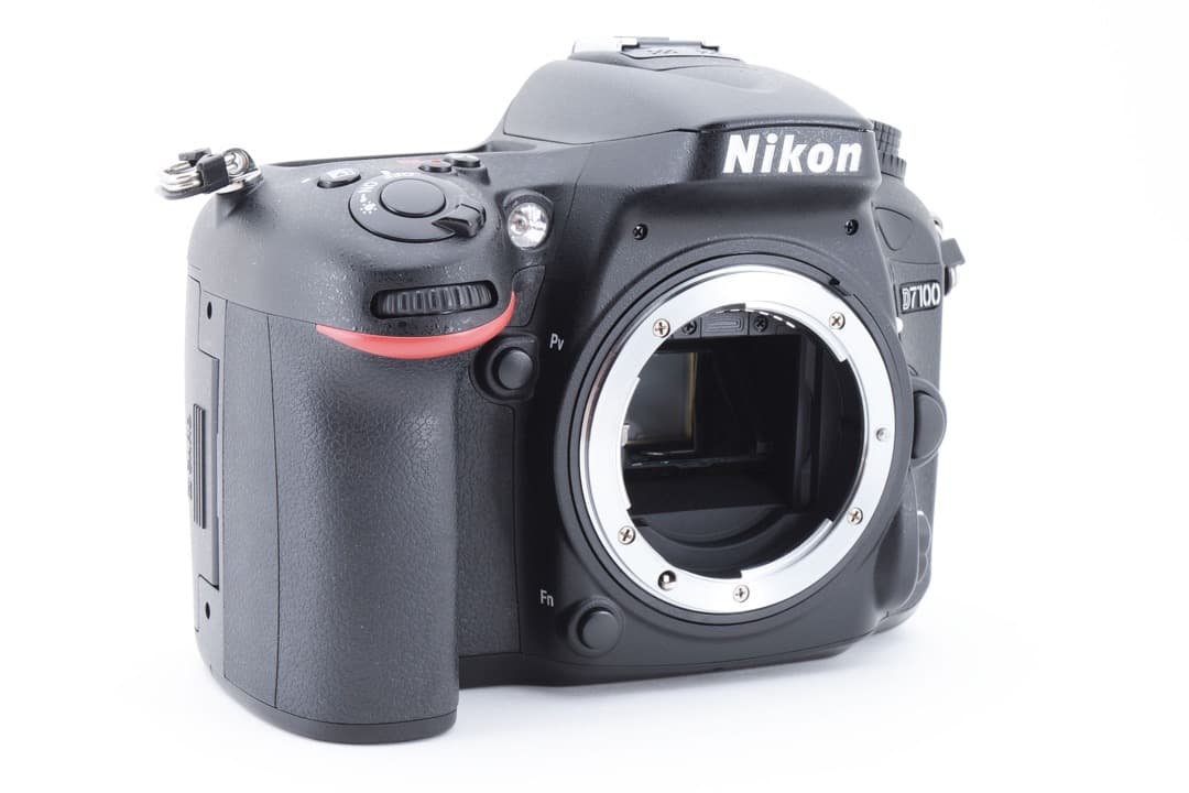 【ショット数900回未満】Nikon D7100 デジタル一眼レフカメラ